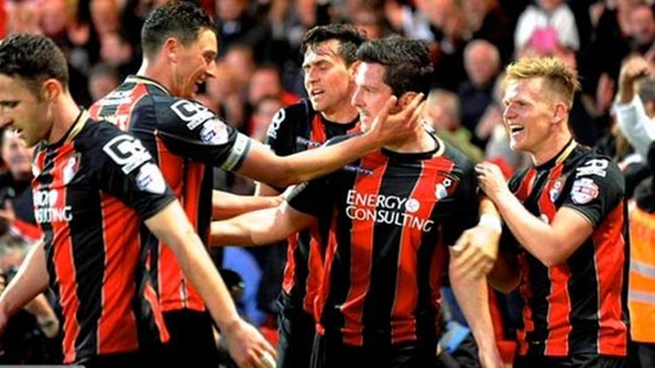 نهاية حقبة إيراولا .. بورنموث يعلن مغادرة مدربه بنهاية الموسم